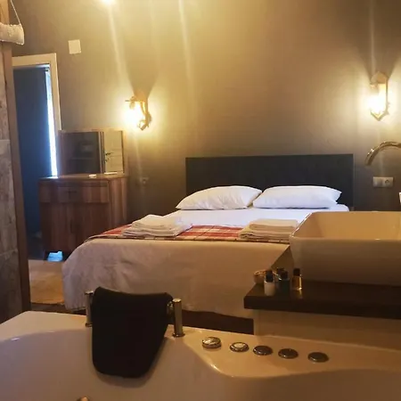 Tas Ev Hotel